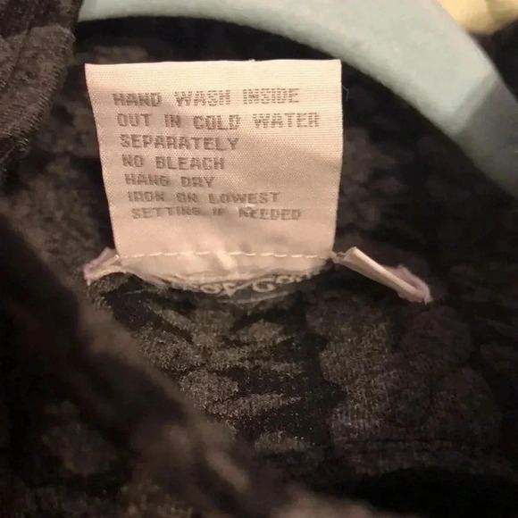 Great Cavalier short button up coat with two open front pockets. - Picture 7 of 8